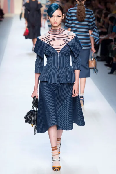 Look 14